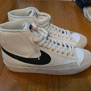 Nike Men's White and Black Sneakers